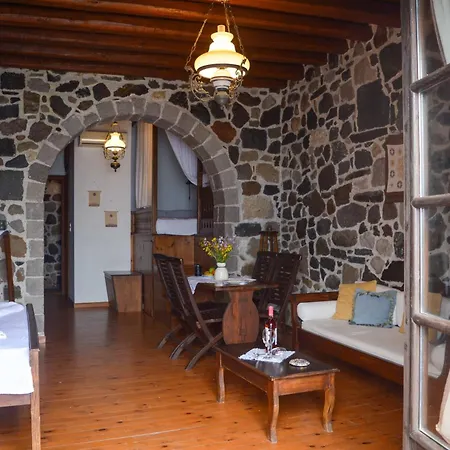 Liotridia Traditional Next To The Sea Bed & Breakfast Mandraki (Nisyros)