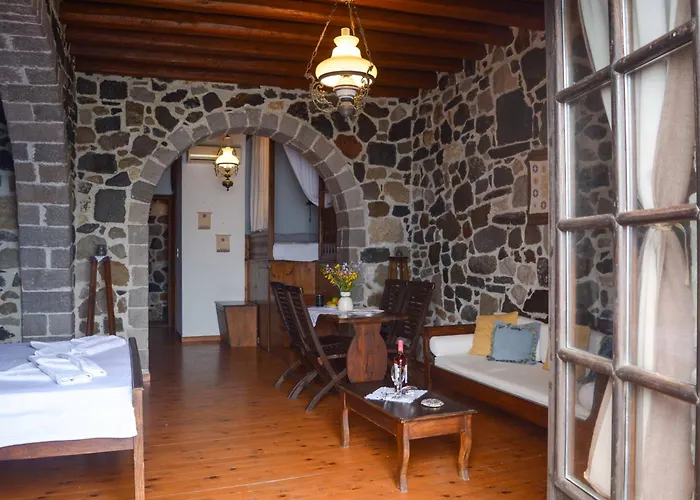 Liotridia Traditional Next To The Sea Bed & Breakfast Mandrákion