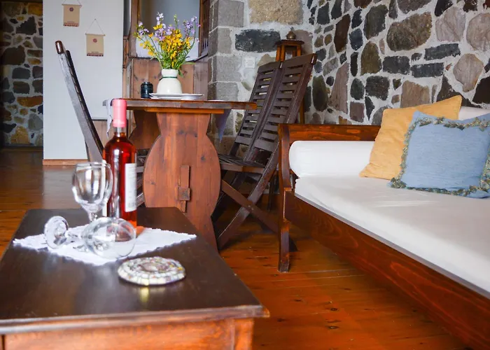 Liotridia Traditional Next To The Sea * Mandrákion